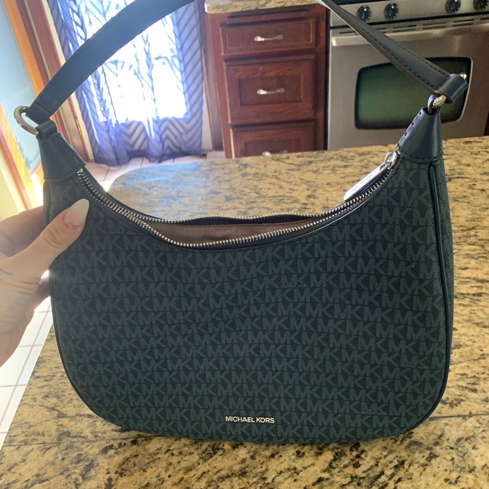 Micheal Kors purse